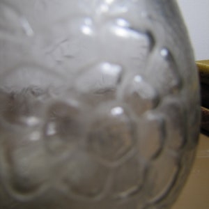 Vintage Glass White House Vinegar Jug - Crackle Look Finish - Embossed Flowers - Ribbed Neck - Double Handle afbeelding 4