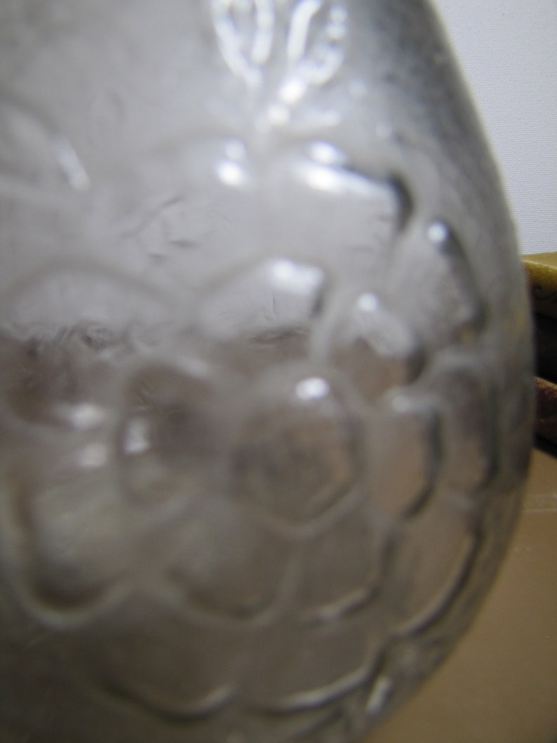 Vintage Glass White House Vinegar Jug - Crackle Look Finish - Embossed Flowers - Ribbed Neck - Double Handle afbeelding 4