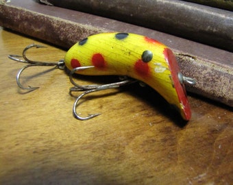 Vintage SPS Wooden Fishing Lure Green With Yellow and Black Dots Spotted Frog  Pattern 