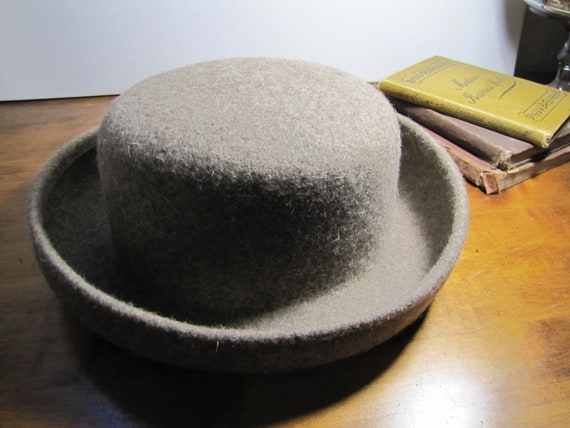Vintage Lite Felt Hat by Commodore 