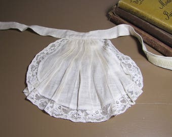 Off White Linen and Lace Ascot - Pleated Front