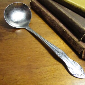 Utica Stainless Small Gravy Ladle - Saranac Pattern (Discontinued) - Made in Korea