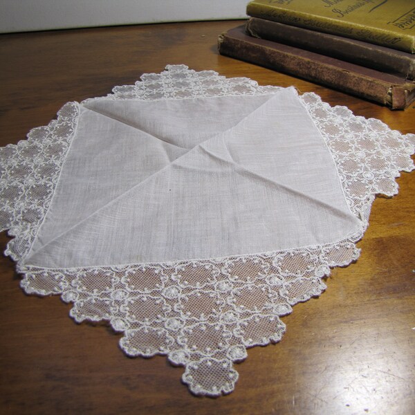 Vintage Ladies Handkerchief - Sheer Cotton - Lace Corners