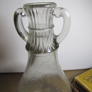 Vintage Glass White House Vinegar Jug - Crackle Look Finish - Embossed Flowers - Ribbed Neck - Double Handle afbeelding 2