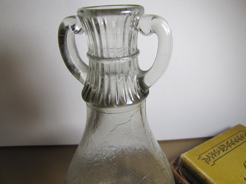 Vintage Glass White House Vinegar Jug - Crackle Look Finish - Embossed Flowers - Ribbed Neck - Double Handle afbeelding 2