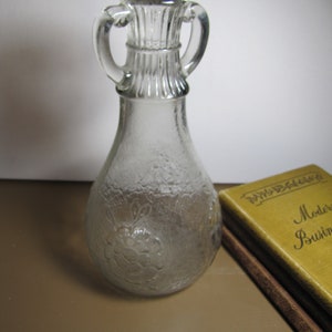 Vintage Glass White House Vinegar Jug - Crackle Look Finish - Embossed Flowers - Ribbed Neck - Double Handle afbeelding 5
