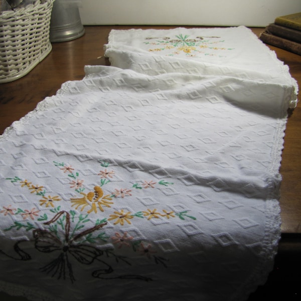 Vintage Embroidered Cloth Table Runner - White - Crocheted Edging - Yellow Flowers