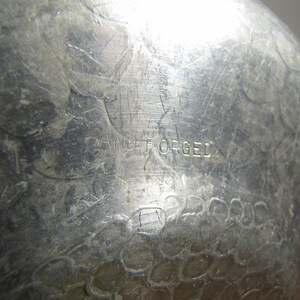 Forged Aluminum Shallow Bowl - Embossed Grape Clusters and Leaves - Scalloped Edge bild 4