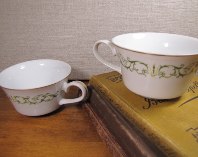 Two 2 Bell Flower Fine China Teacups Pattern 2999 Gold Accent Green