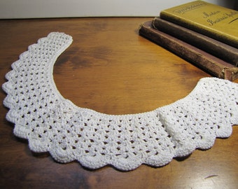 Vintage Crocheted Collar - Creamy White