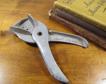 Vintage Lemon Squeezer - Aluminum - Spring Handle