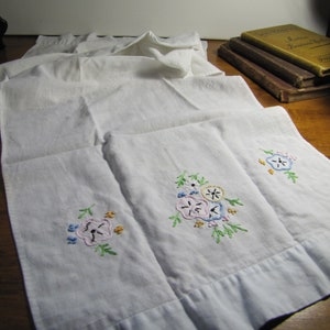 Vintage Cotton Table Runner - Applique and Embroidered Accents - Creamy White
