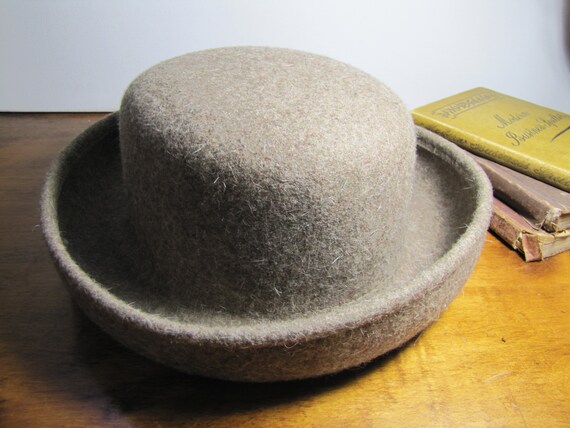 Vintage Lite Felt Hat by Commodore 