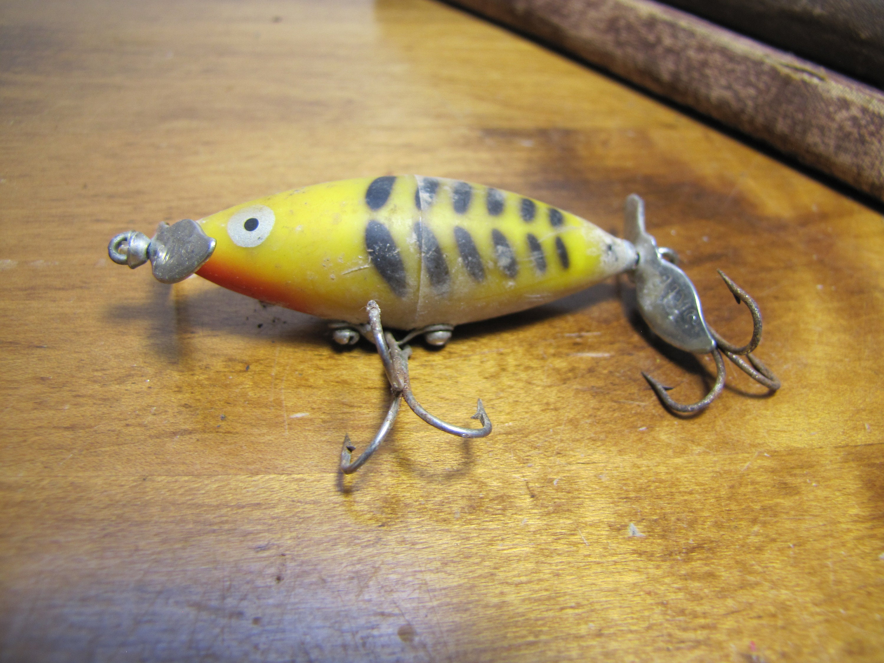 Vintage Skip Jack Plastic Body Fishing Lure Two Triple Hooks 