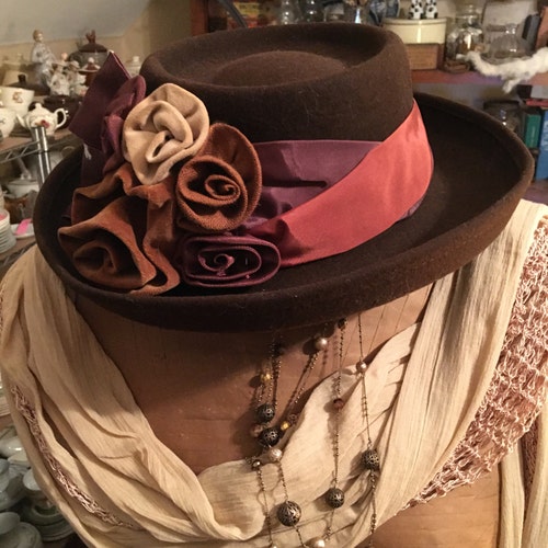 Brand New With Tags Ladies Lite Felt By Commodore Hat. Brown. Vintage Brown Womens Hat Lite Felt by Commodore light brown  main image 4