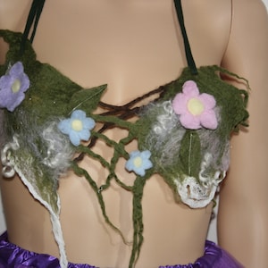 Preciosa blusa de hada de fieltro Nuno. Blusa de fieltro estilo bosque con lazo y flores de fieltro. Muy suave al tacto. Arte original para llevar. Blusa única.