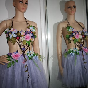 Hermoso disfraz de hada de fieltro del bosque. Conjunto de falda y blusa atadas con lazos de fieltro con forma de corazón enrejado. Muy suave al tacto. Arte original para llevar.
