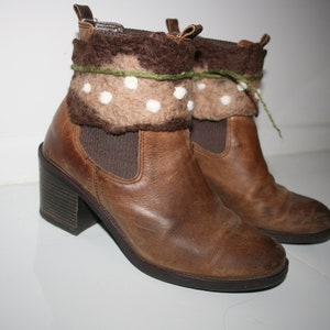 Toppers de botas de taburete de cervatillo de fieltro. Suave lana merino australiana. Arte usable OOAK. Tonos marrones, camel, verde oliva y blanco. ¡Gran regalo!