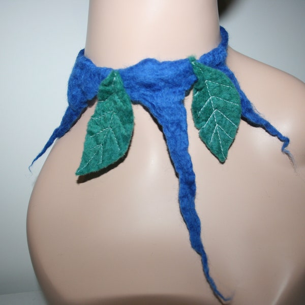 Cache-cou feutré aqueux en laine mérinos.OOAK. Bleu et Jade. Fait main. Attache. Cowl.Neck Cuff. Écharpe/châle/collier de feuille d'arbre feutrée humide