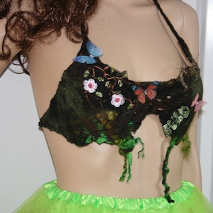En lo profundo del bosque... Preciosa blusa de hada de fieltro con motivos del bosque. Cordón de fieltro enrejado. Muy suave al tacto. Arte para llevar puesto.
