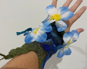 Woodland flower Mer Fairycore Felted Wrist cuff bracelet. OOAK Wearable Art. Flowers. Green and blue. Pixie Fairy Accessory. Silk. Ties up.