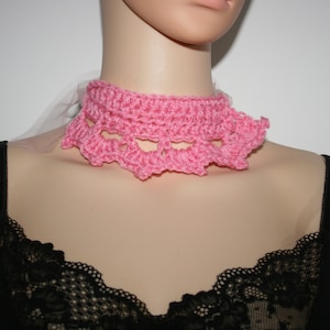 Mooie romantische verfraaide boho sjaal wrap. Upcycled Freeform gehaakte nekwarmer met picotrand. Met de hand gemaakt in Australië.