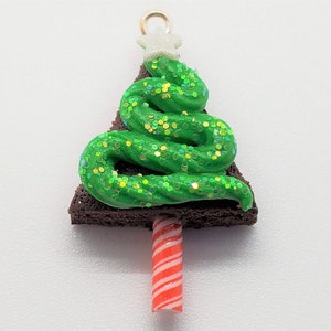 Christmas Tree Brownie Charm, Polymer Clay Food, Polymer Clay Charm, Polymer Clay Jewelry, Miniature Food Jewelry, Clay Stitch Marker