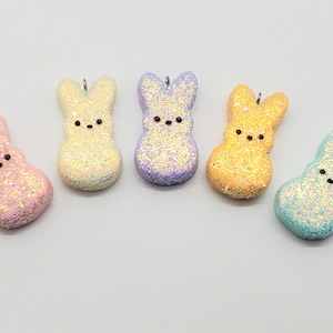 Marshmallow Bunny Necklace Pendant, Polymer Clay Food, Polymer Clay Charm, Polymer Clay Jewelry, Miniature Food Jewelry, Stitch Marker