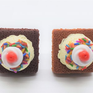 Brownie Sundae Pin, Polymer Clay Food Pin, Polymer Clay Pin, Polymer Clay Jewelry, Miniature Food Pin, Miniature Food Jewelry, Lapel Pin