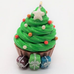 Christmas Tree Cupcake Pendant, Polymer Clay Food, Polymer Clay Charm, Polymer Clay Jewelry, Miniature Food Jewelry, Stitch Marker