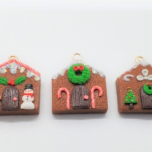 Gingerbread House Façade Pendant, Polymer Clay Food, Polymer Clay Charm, Polymer Clay Jewelry, Miniature Food Jewelry, Stitch Marker