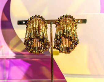 Pendientes POM POM en GOLDIE, Colección Pequeño Pero Terrible