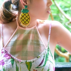HELDERE ANANAS OORBELLEN, grote oorbellen tropisch geel fruit, grote gele statement oorbellen, strandsieraden