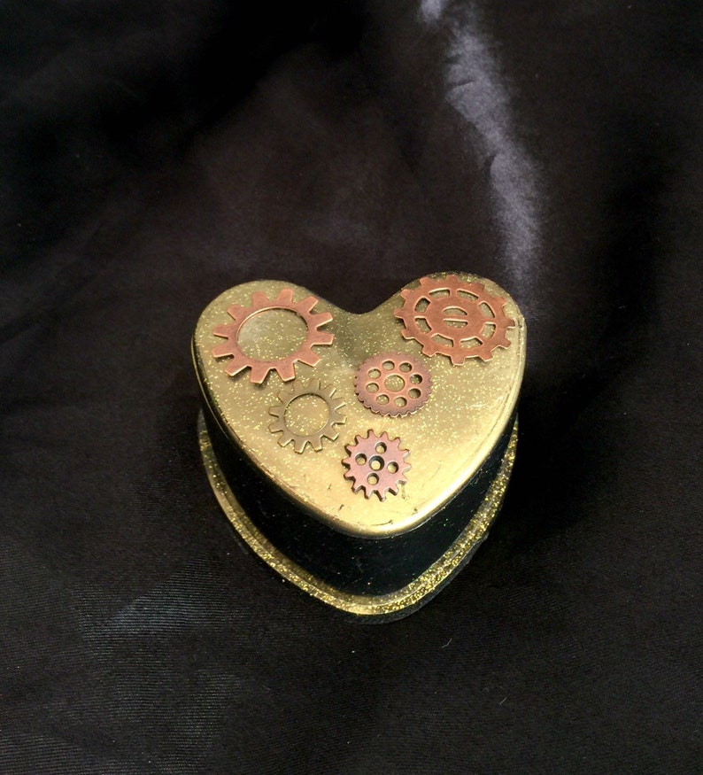 Steampunk gold gears resin heart jewelry trinket box