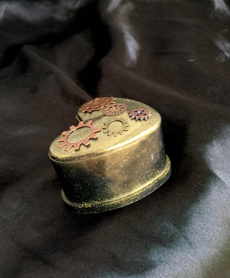 Steampunk gold gears resin heart jewelry trinket box