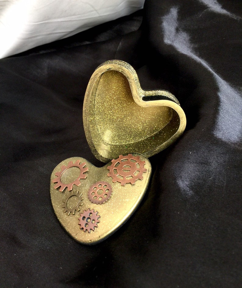 Steampunk gold gears resin heart jewelry trinket box