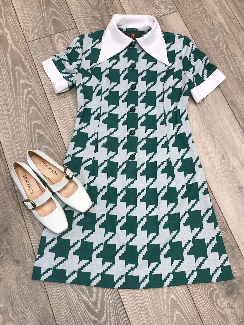 Vintage Style Dresses | Vintage Inspired Dresses Mod Dress with Dagger collar 1970s Mod inspired dress AT vintagedancer.com