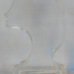 Sculpture en Lucite signée de l'artiste vintage, profil buste de femme statue statue image 4