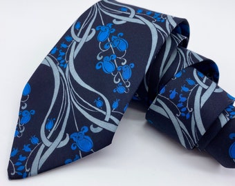 Navy Blue und Azure Floral Krawatte, Lilien des Tals, Libety von London