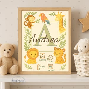 Peut inclure: Une affiche encadrée pour chambre d'enfant avec un fond beige clair, représentant des animaux de dessins animés et le nom "Andrea" en vert. L'affiche comprend un singe, un perroquet, une girafe, un lion et un tigre, ainsi que des détails de poids, de taille et de date.