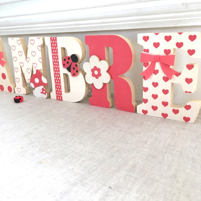 Lettres a poser, lettres prénom en bois personnalisable au prénom de l'enfant motifs rouges et beiges image 5