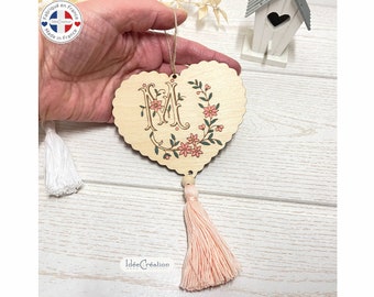 Coeur Initiale en bois personnalisé style broderie ancienne, suspension coeur initiale en bois, coeur en bois à suspendre initiale,