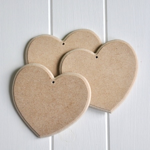 Lot de 3 Coeurs en bois MDF brut à décorer. image 1