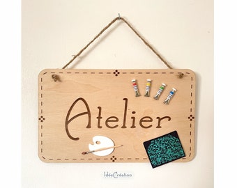 Plaque de porte Atelier Dessin et Peinture, suspension en bois avec ses miniatures