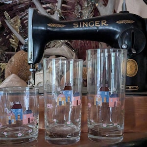 Juego de 3 vasos Heartland, 1 de 355 ml, 1 de 237 ml y 1 de 90 ml. Vintage, excelente estado. Diseño inspirado en Heartland Pottery, escenas de granja, sin marca del fabricante.