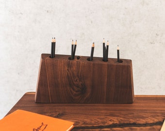 Wood pencil holder and organizer - Perfect as a gift for father day - Wooden pen storage in walnut