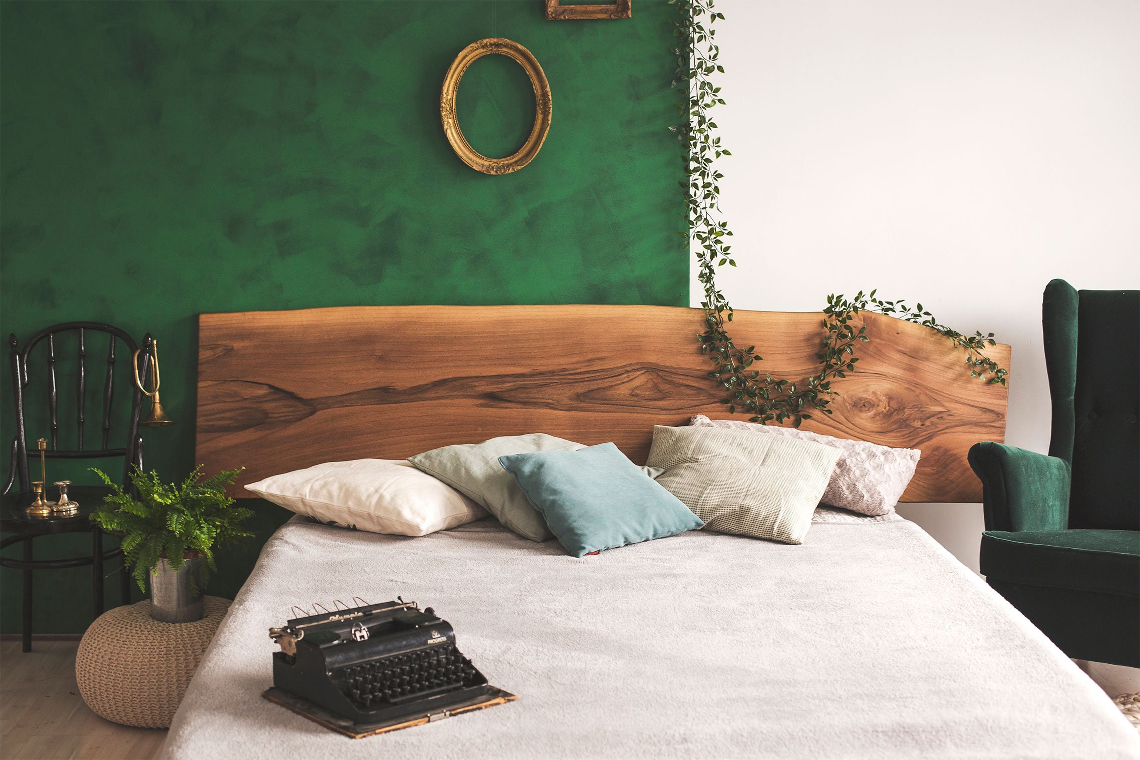 Full/Queen + Headboard / American Oak / White