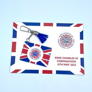 KING CHARLES 111 Llavero Encanto o Bolsa Colgante Rectángulo Forma Sublimada Union Jack BLUE Borlas Recuerdo Tarjeta de Regalo Celebración de Coronación