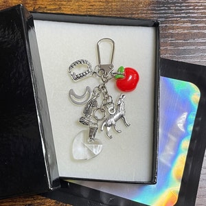 TWILIGHT Film inspiriert Schlüsselanhänger Tasche Andenken Charme Vampire Zähne Apfel Diamant Halbmond Wolf Wolf Schachfigur Geschenkbox