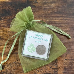 Pièce de monnaie britannique porte-bonheur ST PATRICKS, souvenir 2025, trèfle trèfle, sac en organza porte-bonheur, cadeau original et amusant, porte-monnaie, carte du 17 mars